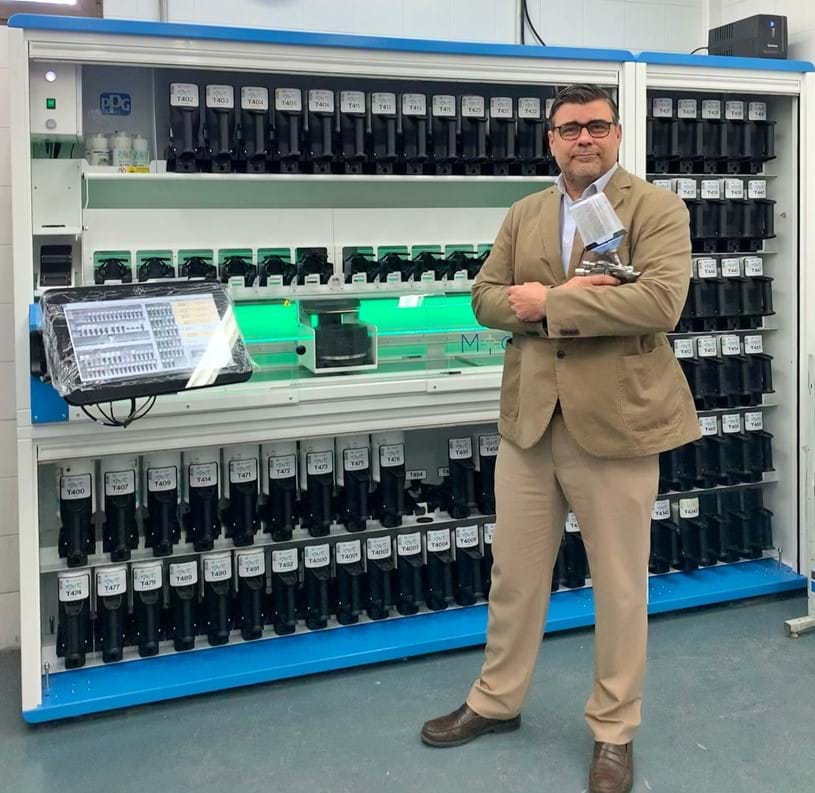 Tomás Ataz, director de Grupo Huertas junto a la MoonWalk de PPG